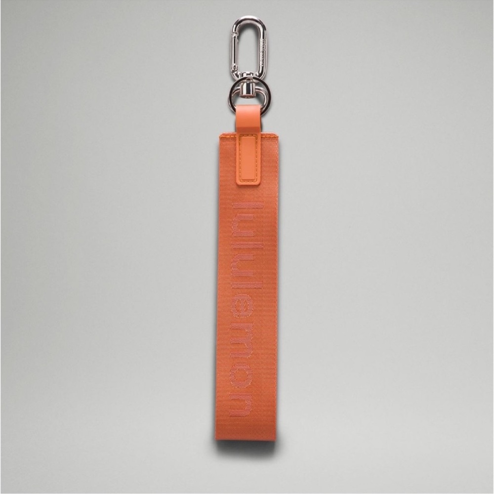 Lululemon Never Lost Keychain Burnt Apricot/Terra Orange NWT RARE 🧡 🍊🧡 - Picture 3 of 7
